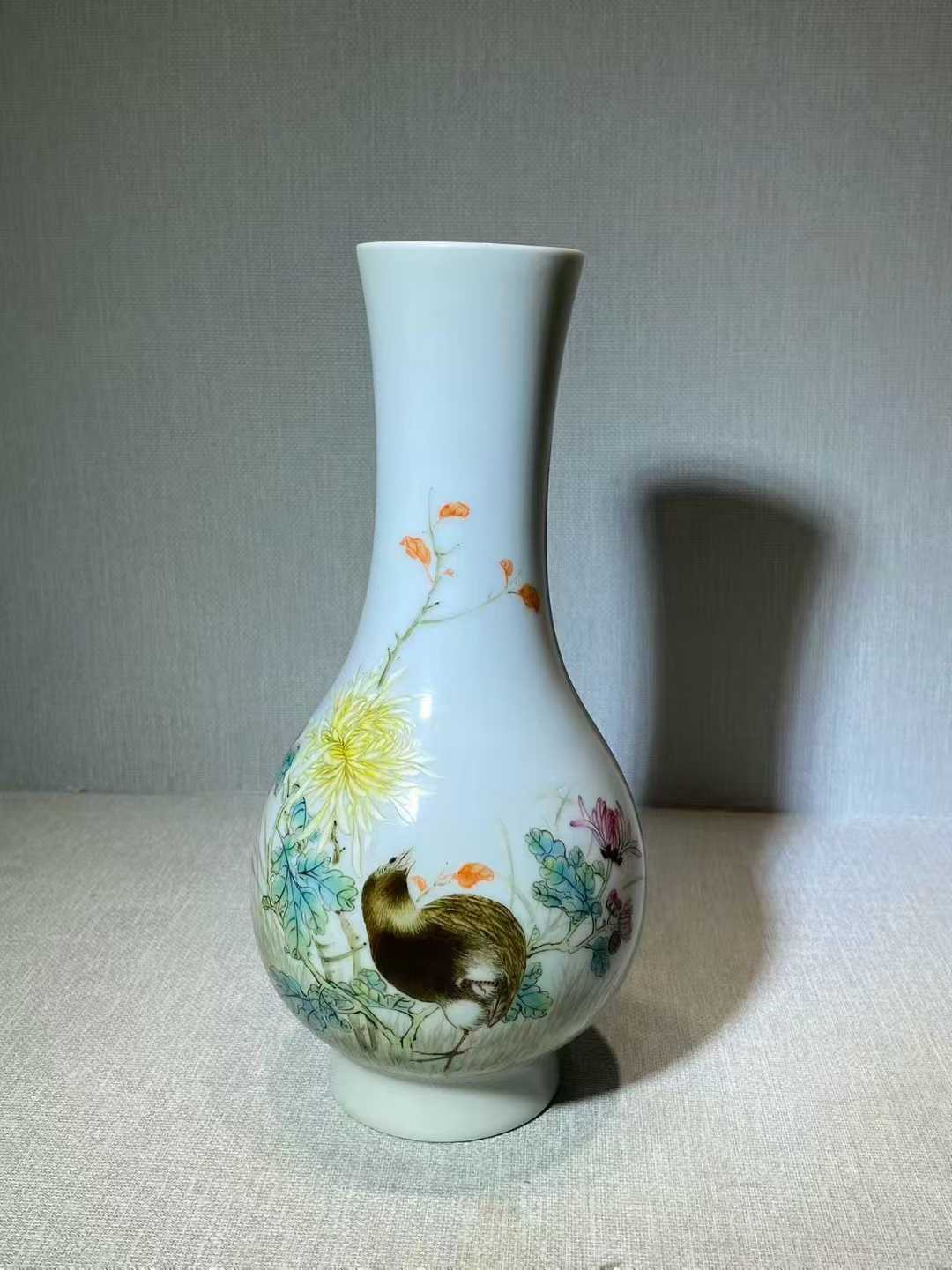 粉彩花鸟纹玉壶春瓶 款：大清乾隆年制