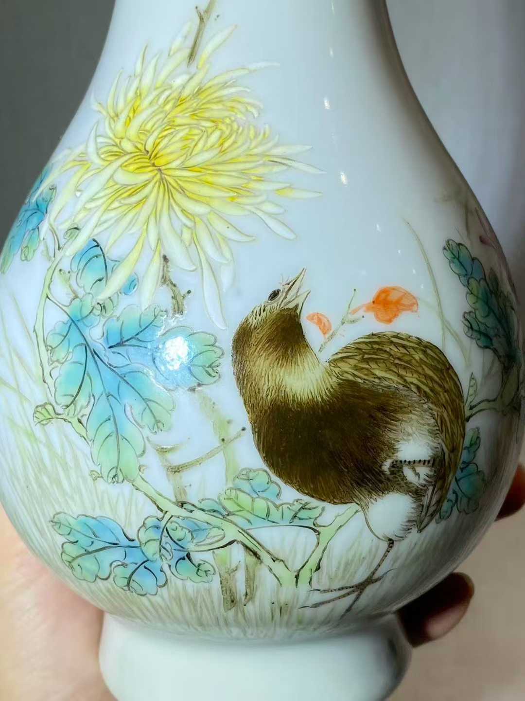 粉彩花鸟纹玉壶春瓶 款：大清乾隆年制