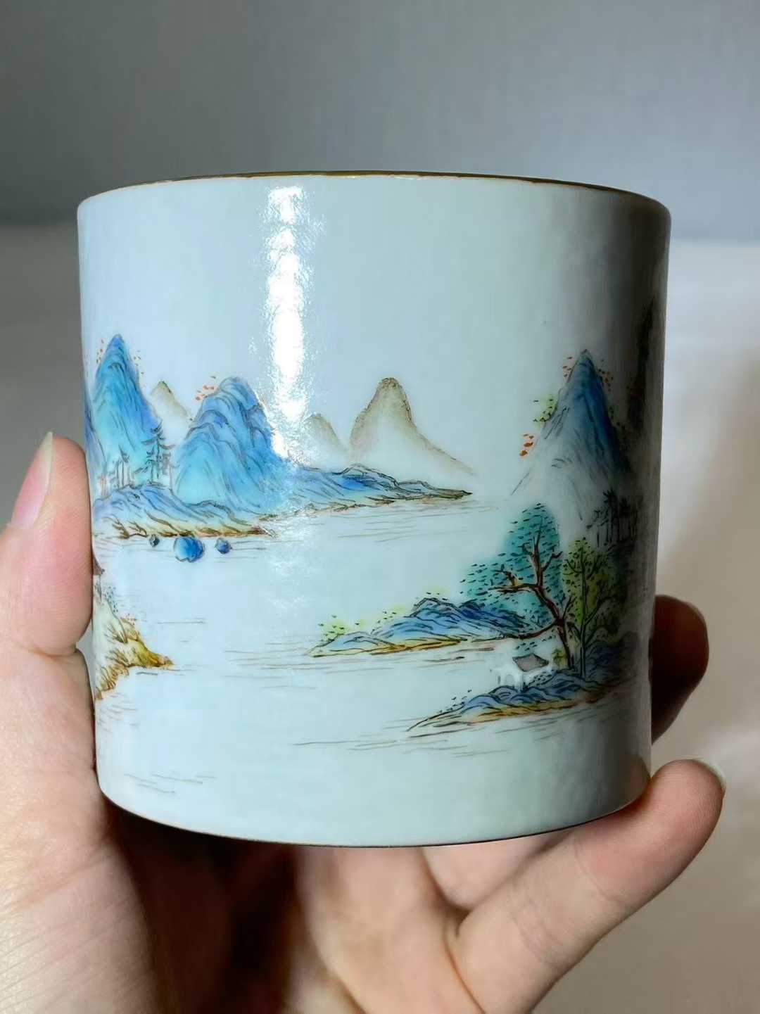 唐英风格粉彩山水纹笔筒 款：乾隆年制