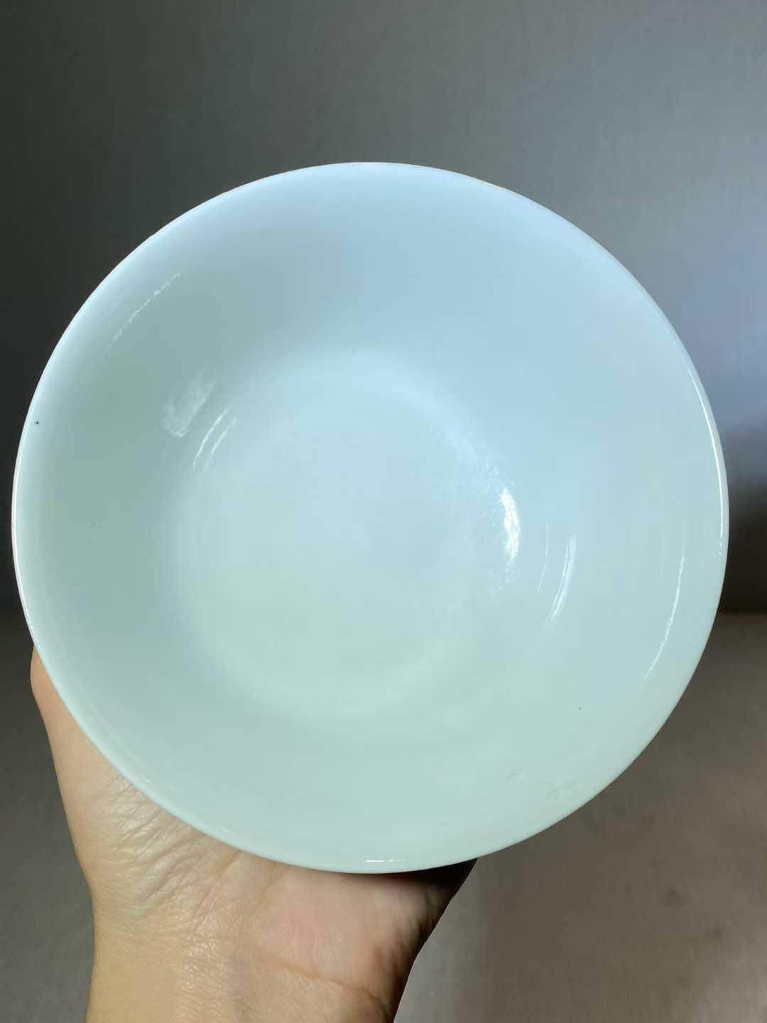 青花缠枝莲纹碗  款：大清光绪年制