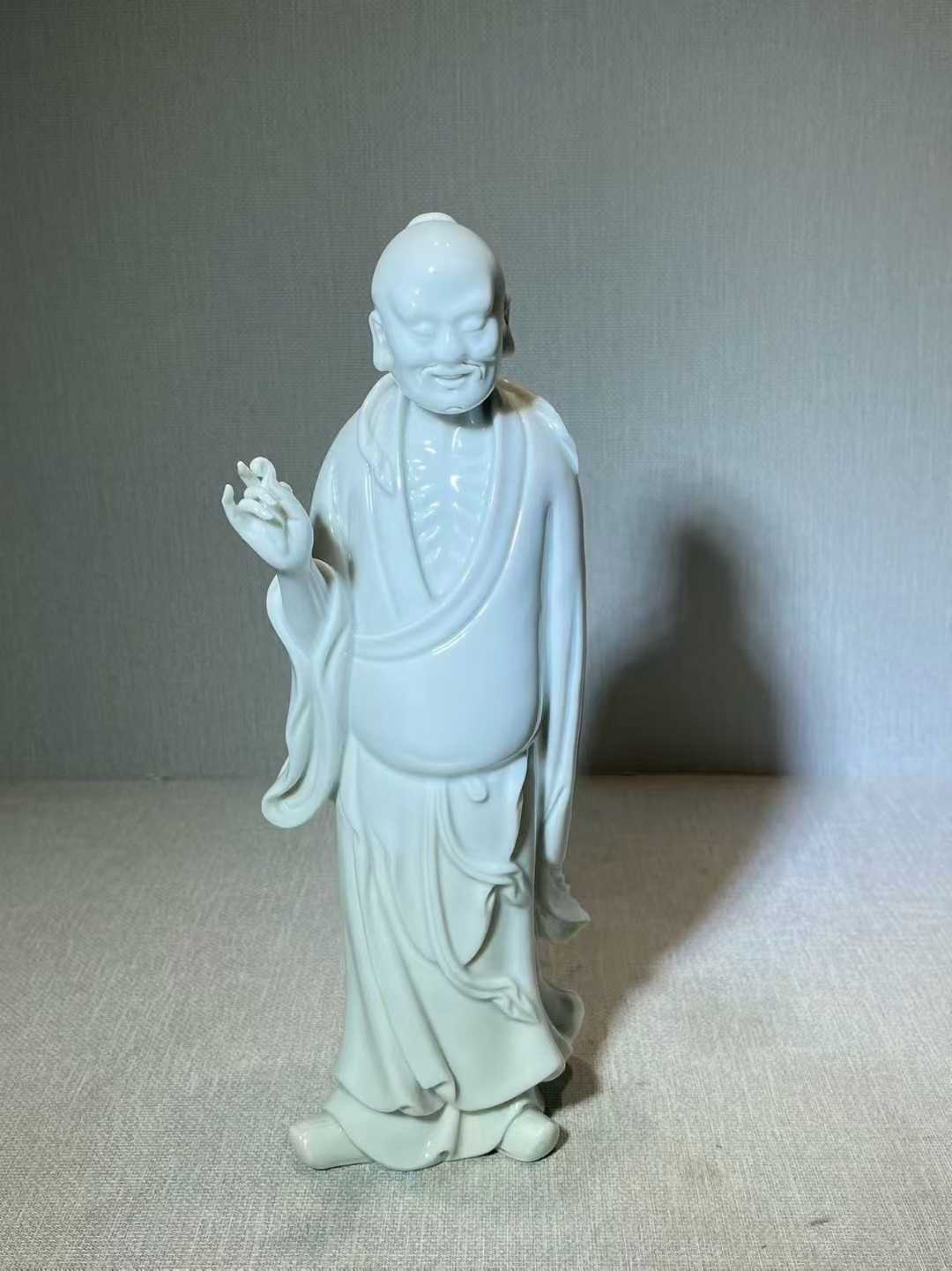 德化窑白釉东方塑立像 款：何朝宗