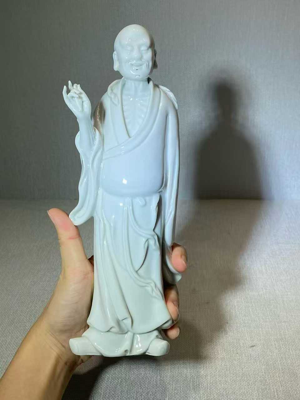 德化窑白釉东方塑立像 款：何朝宗