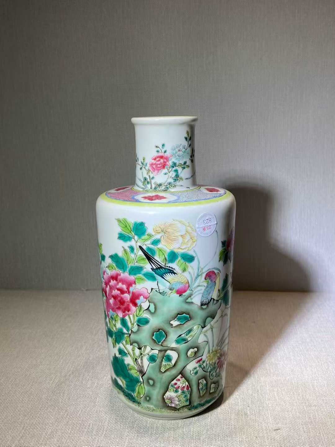 粉彩洞石花鸟纹棒槌瓶