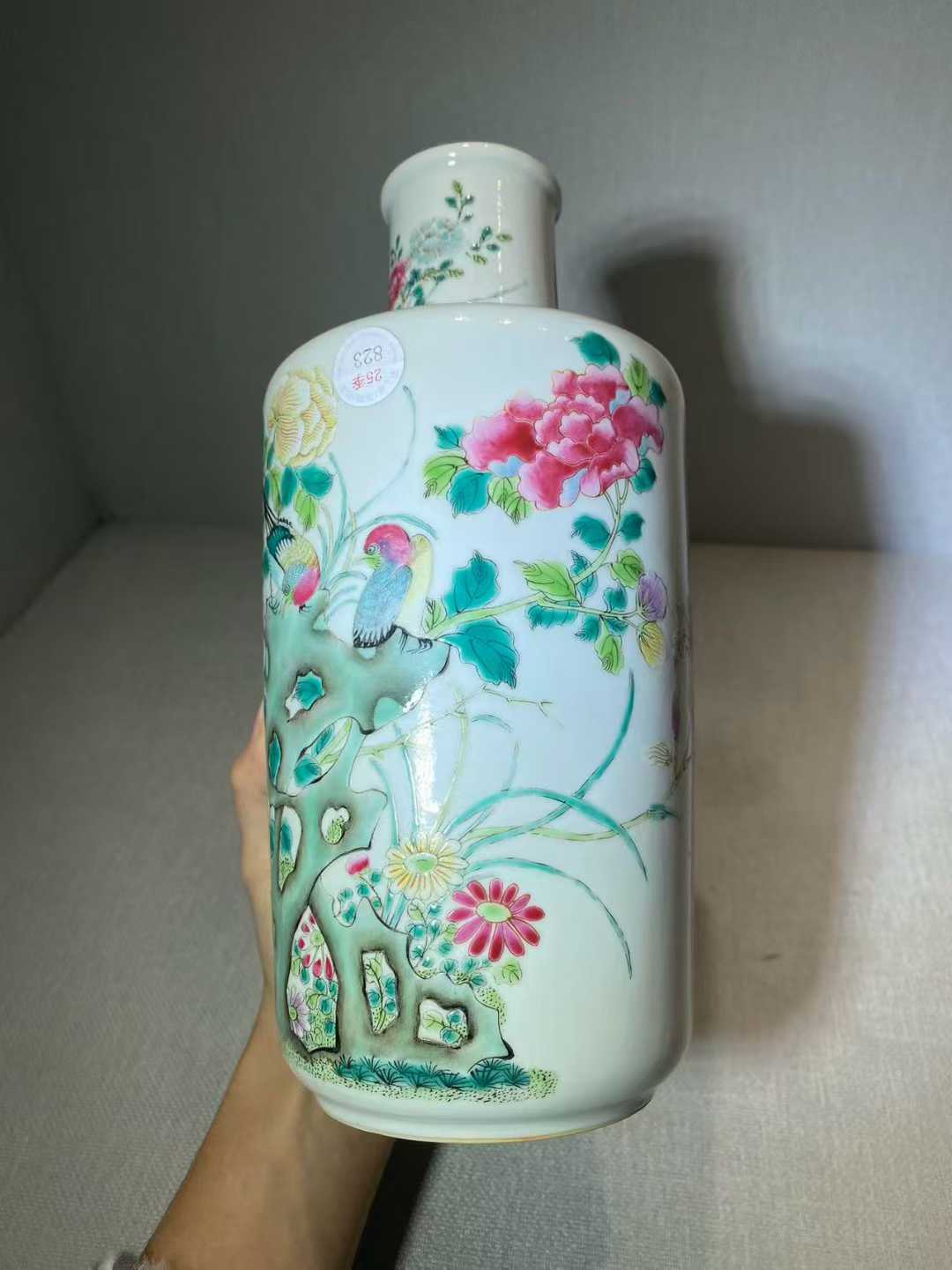 粉彩洞石花鸟纹棒槌瓶