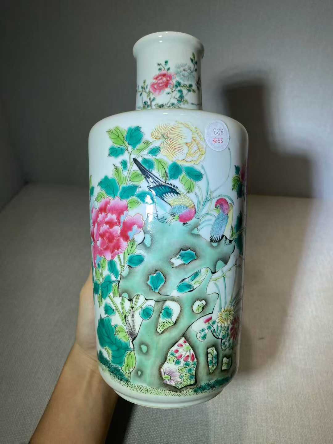 粉彩洞石花鸟纹棒槌瓶