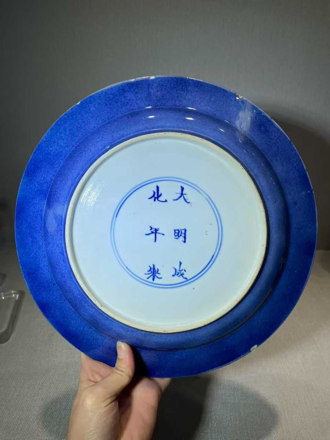 雪花蓝釉折沿盆 款：大明成化年制