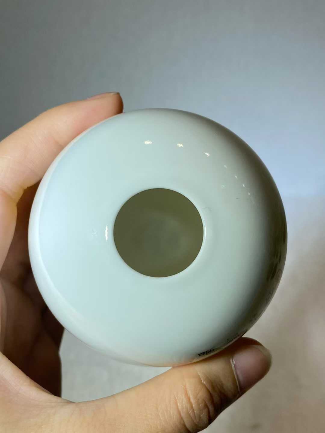 珐琅彩洞石花虫诗文蛋形水盂 款：乾隆年制