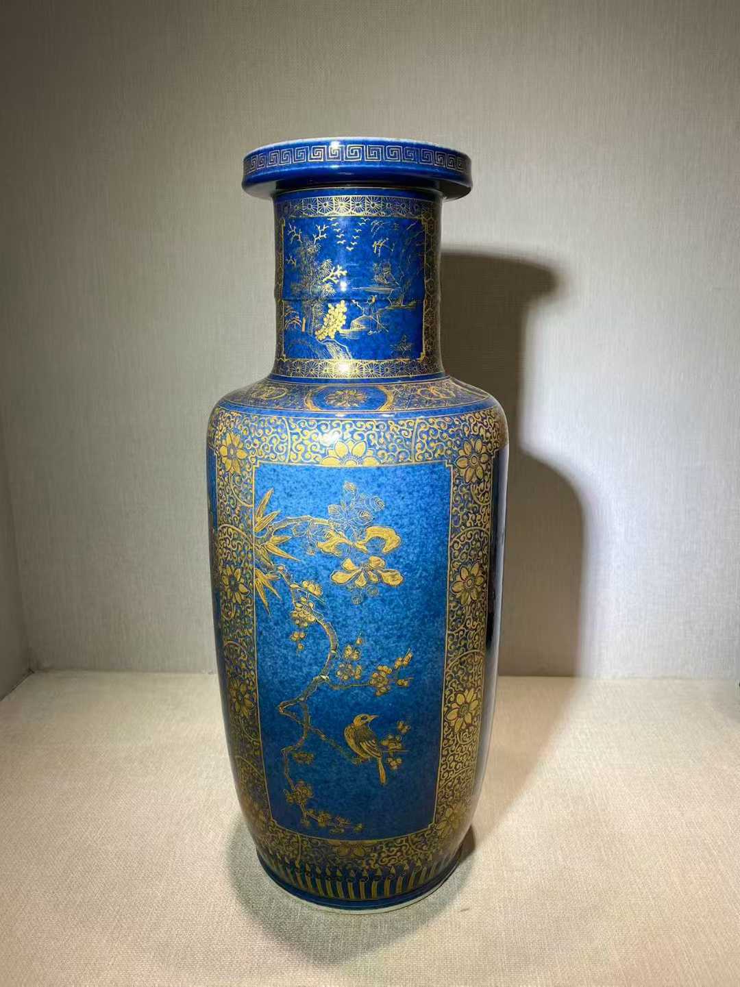 洒蓝地描金花鸟山水人物棒槌瓶