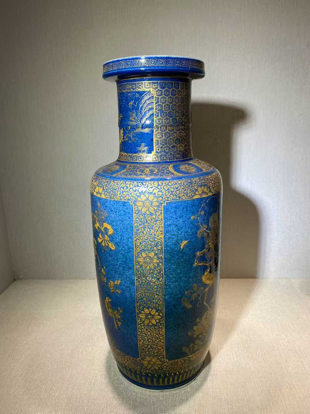 洒蓝地描金花鸟山水人物棒槌瓶