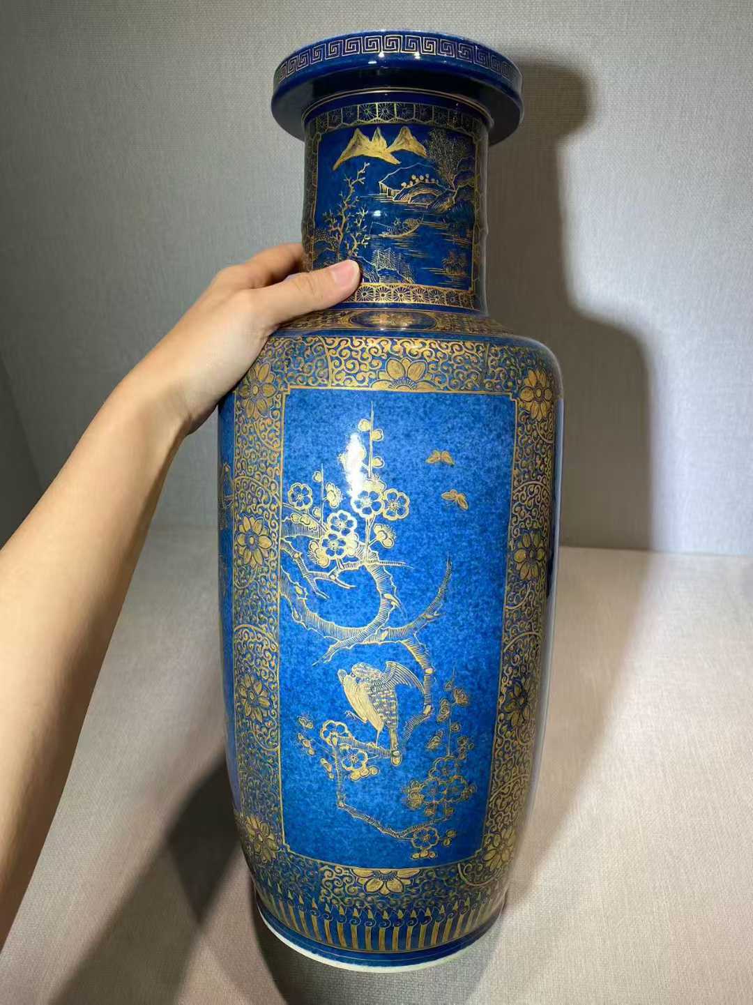 洒蓝地描金花鸟山水人物棒槌瓶