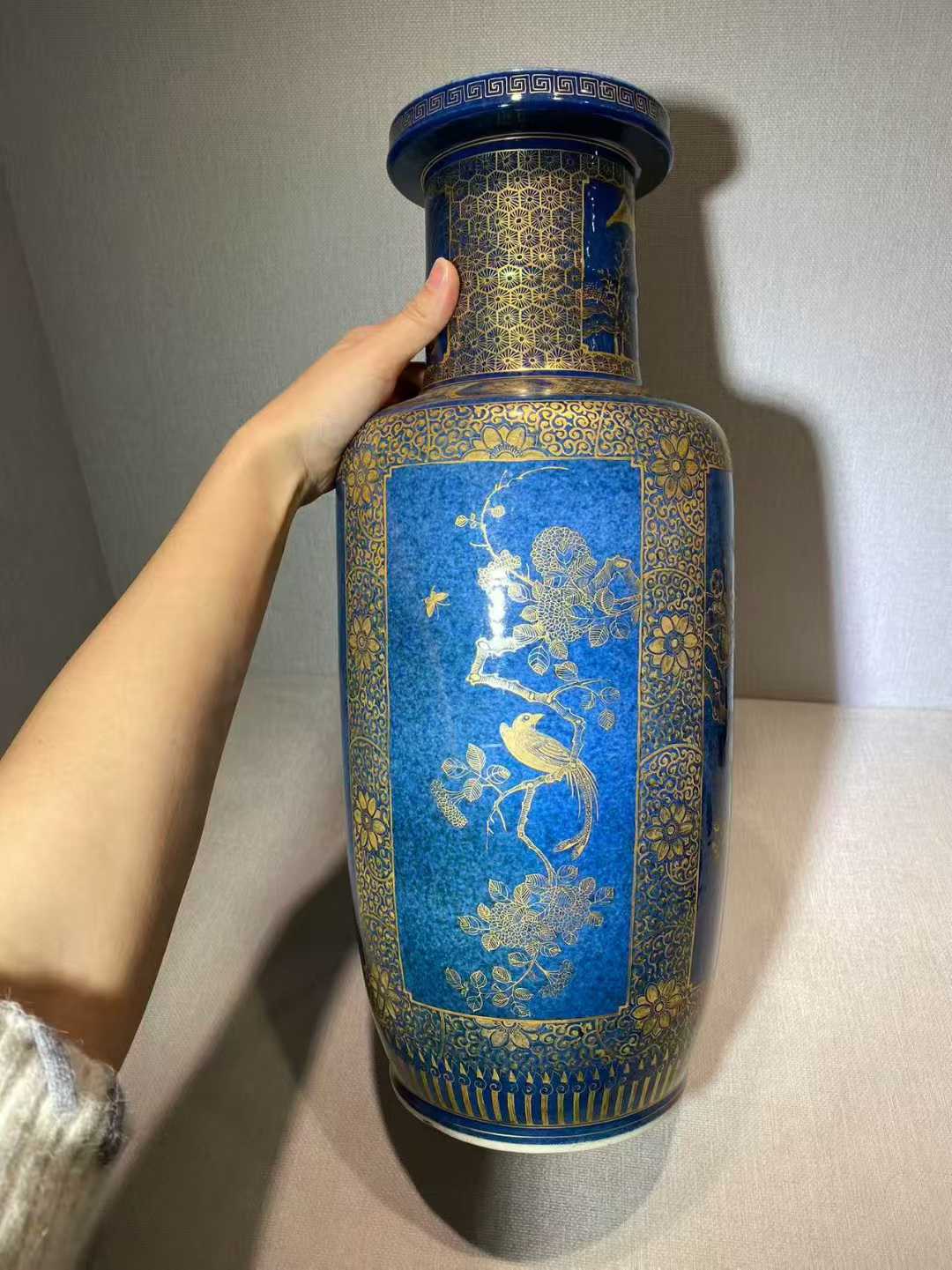 洒蓝地描金花鸟山水人物棒槌瓶