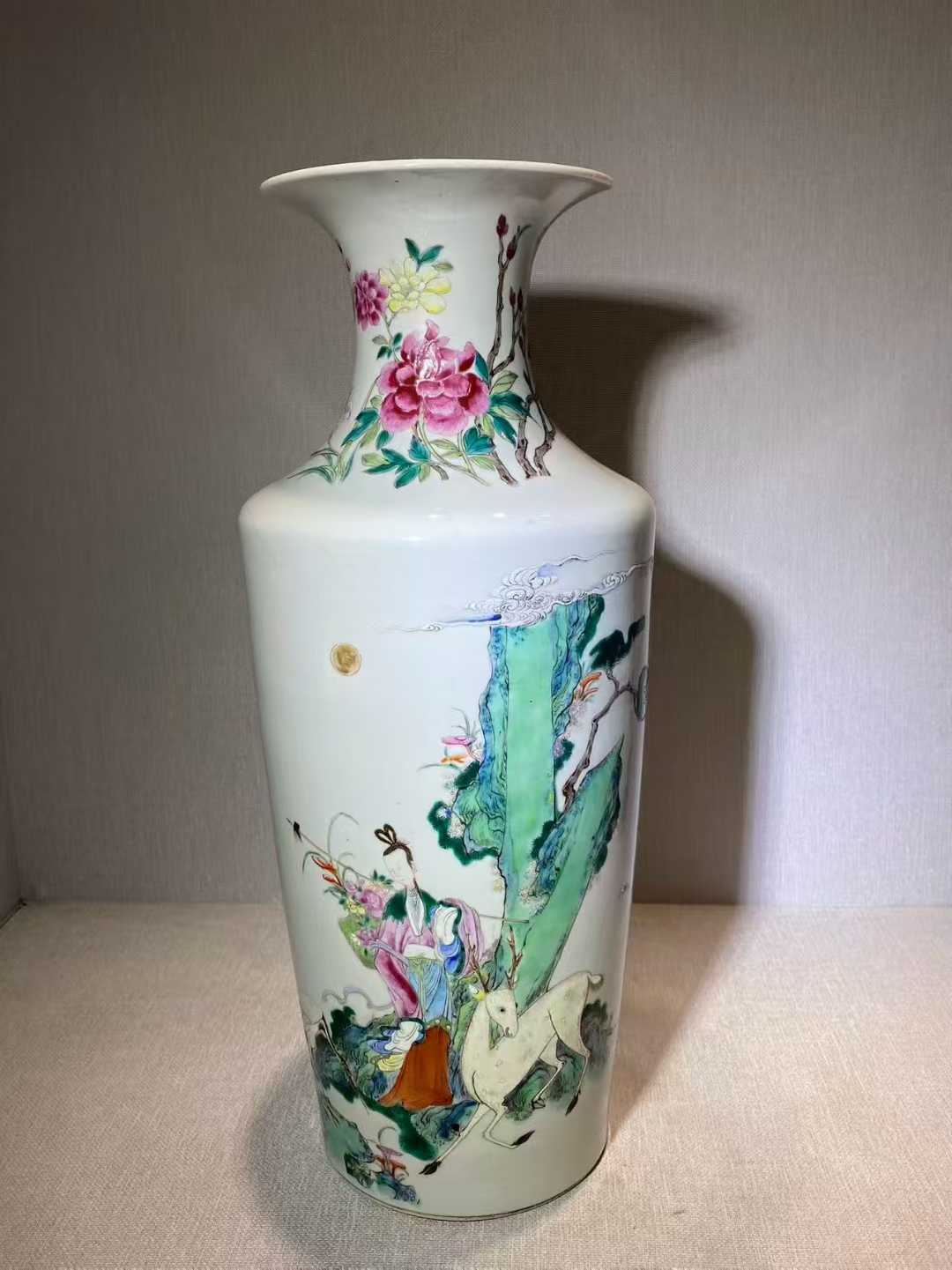 粉彩麻姑献寿棒槌瓶