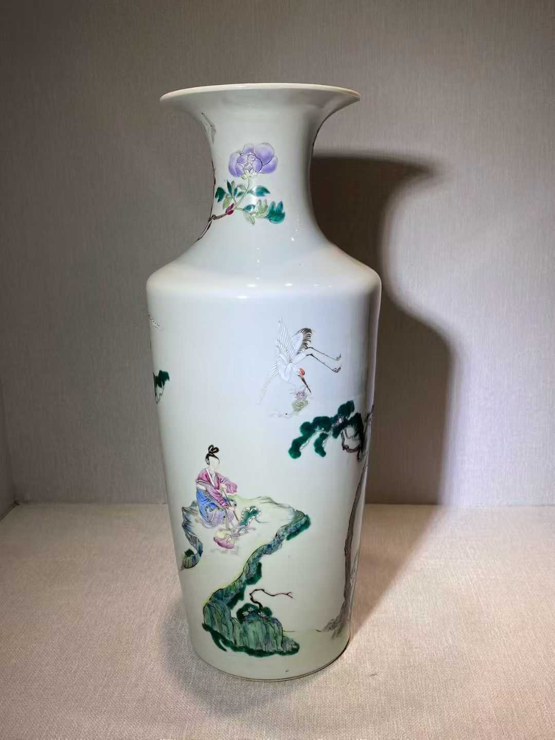 粉彩麻姑献寿棒槌瓶
