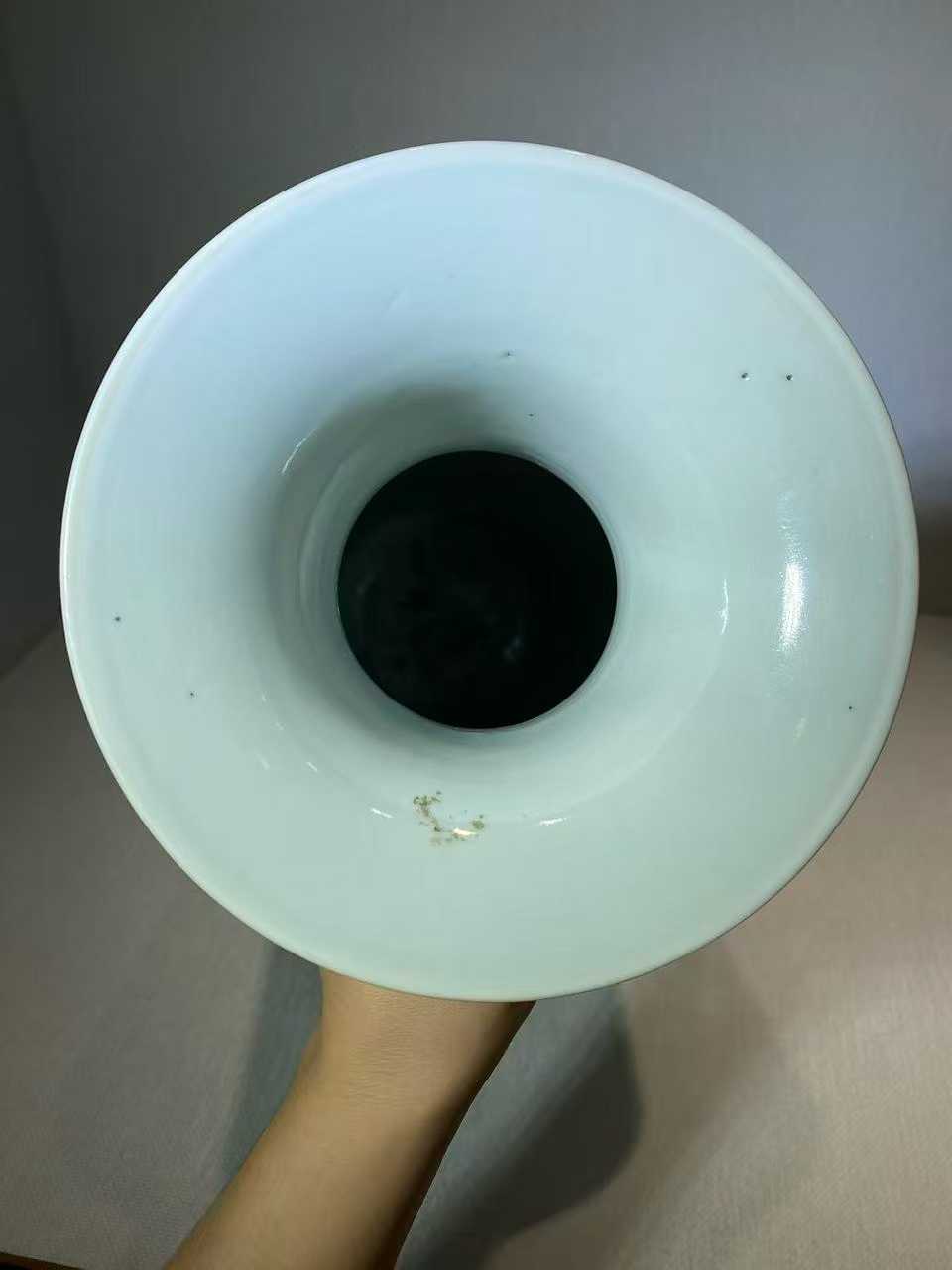 粉彩麻姑献寿棒槌瓶