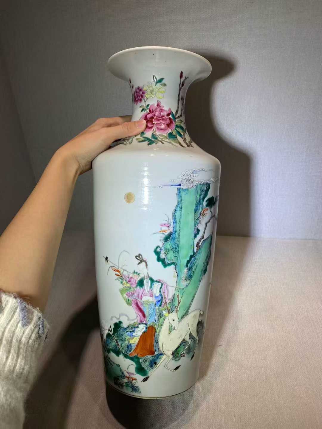 粉彩麻姑献寿棒槌瓶