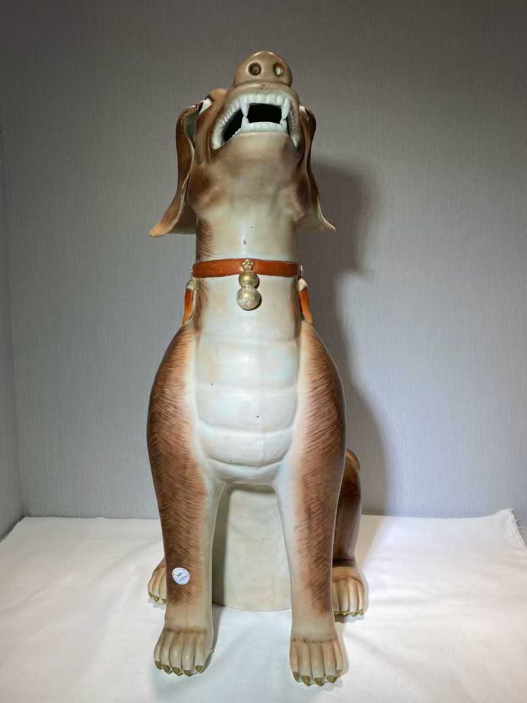 粉彩猎犬摆件