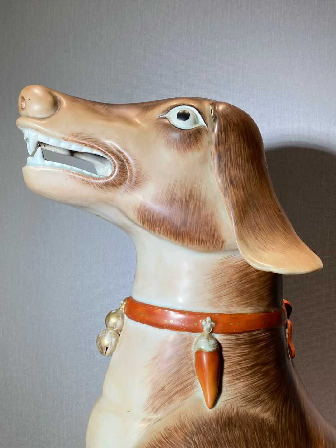 粉彩猎犬摆件