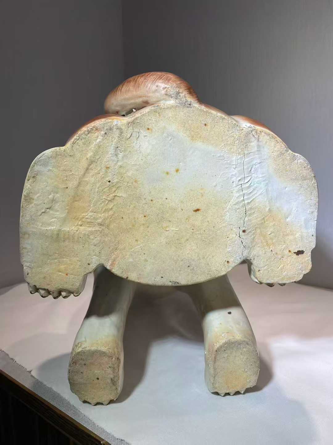 粉彩猎犬摆件