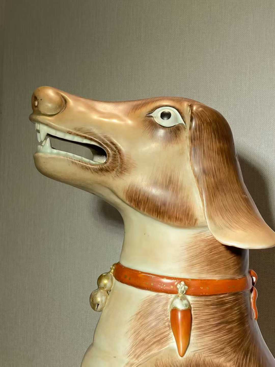 粉彩猎犬摆件