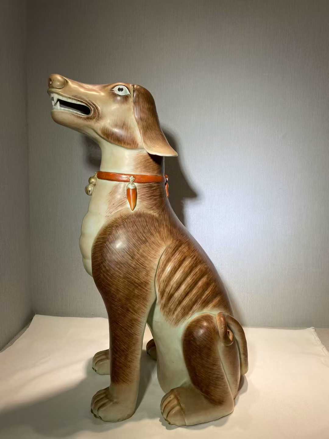 粉彩猎犬摆件
