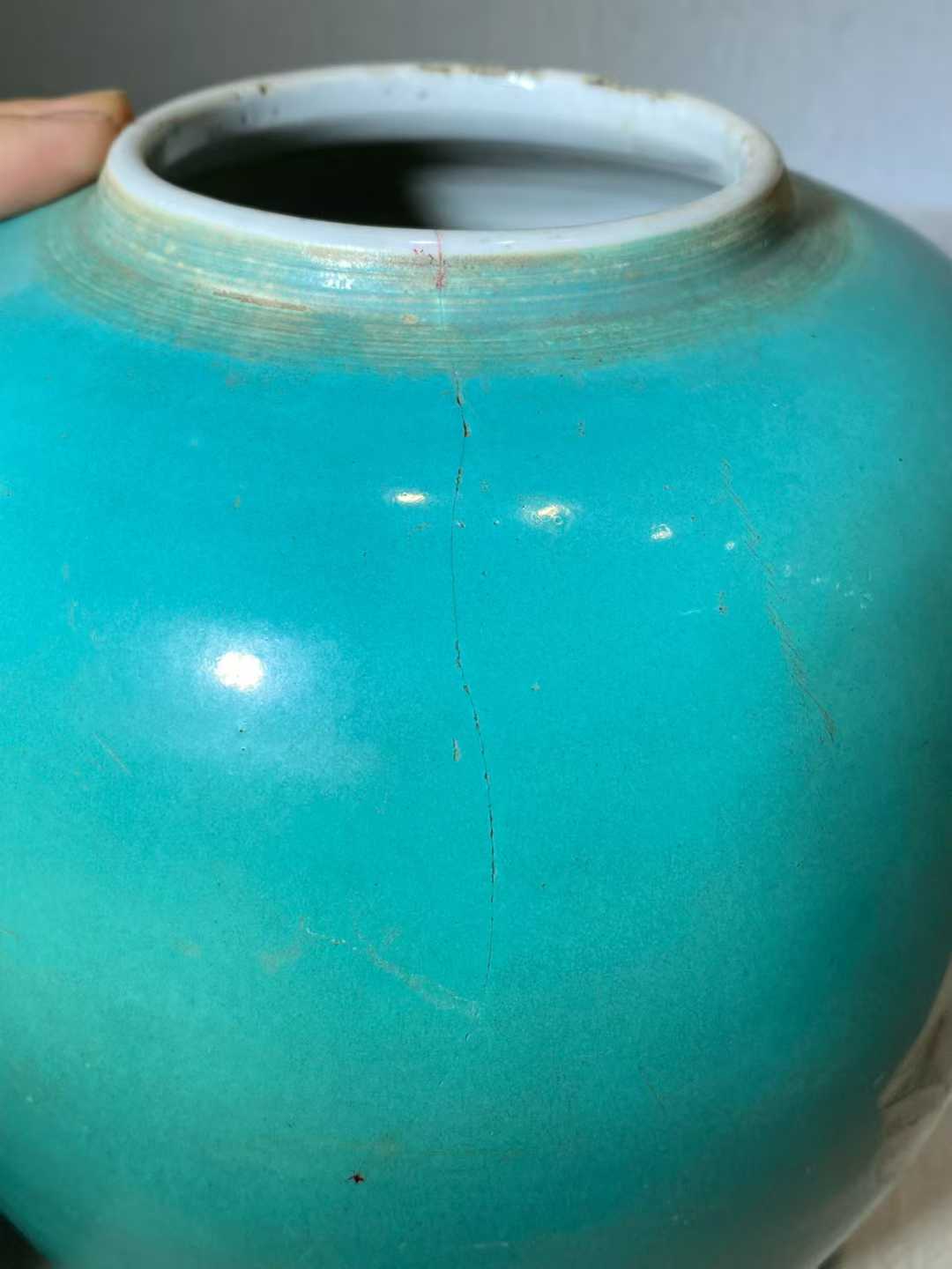 松石绿地开窗墨彩山水纹罐