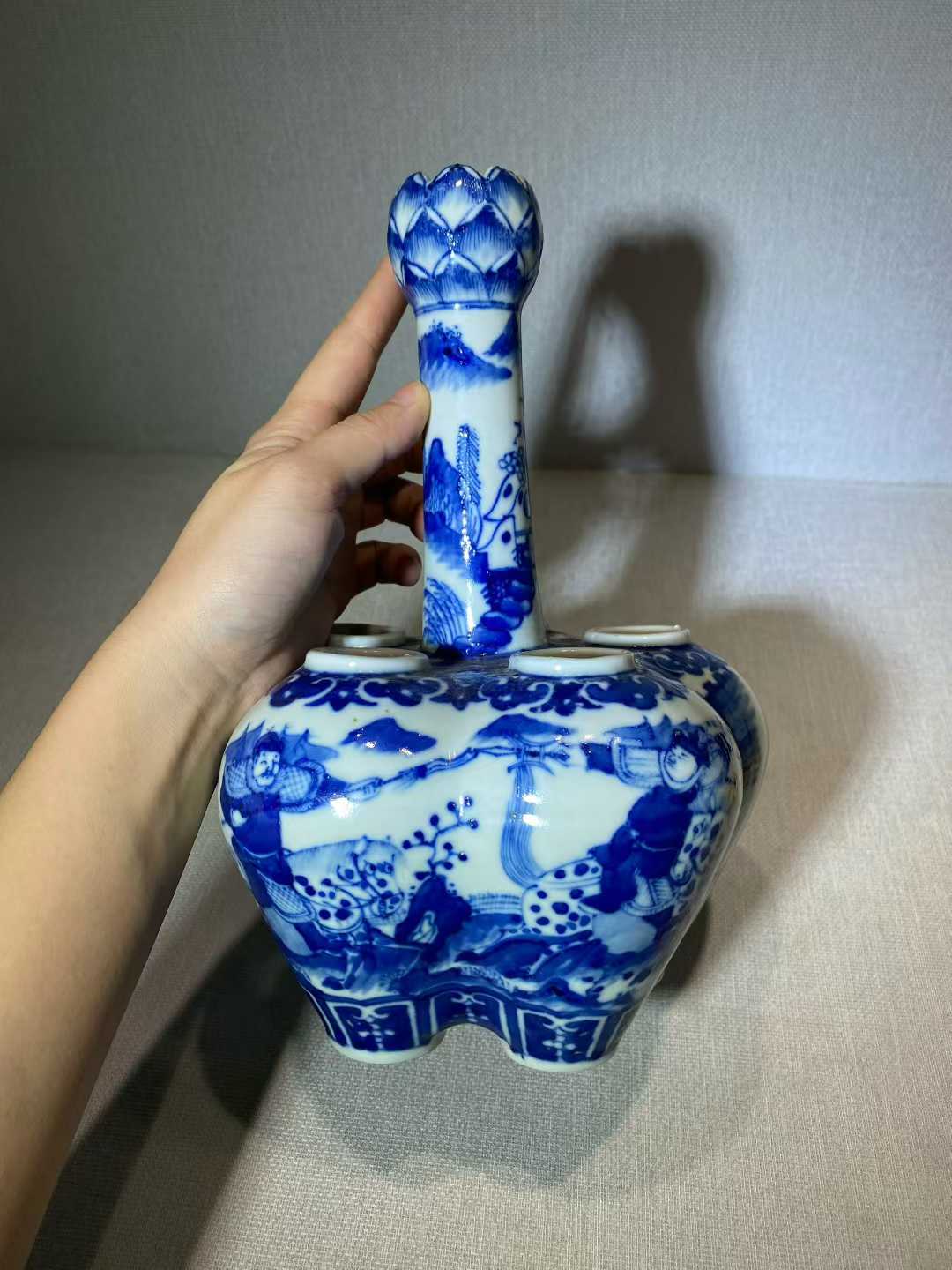 青花刀马人物纹五管瓶  款：乾隆年制