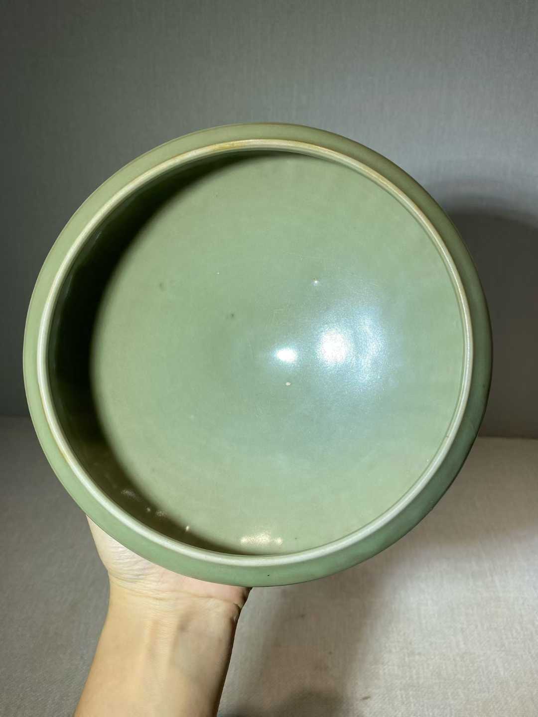 龙泉窑荷花形碗