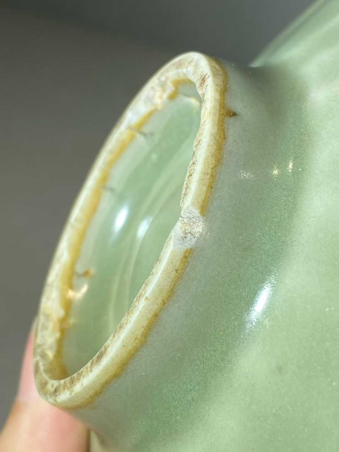 龙泉窑荷花形碗