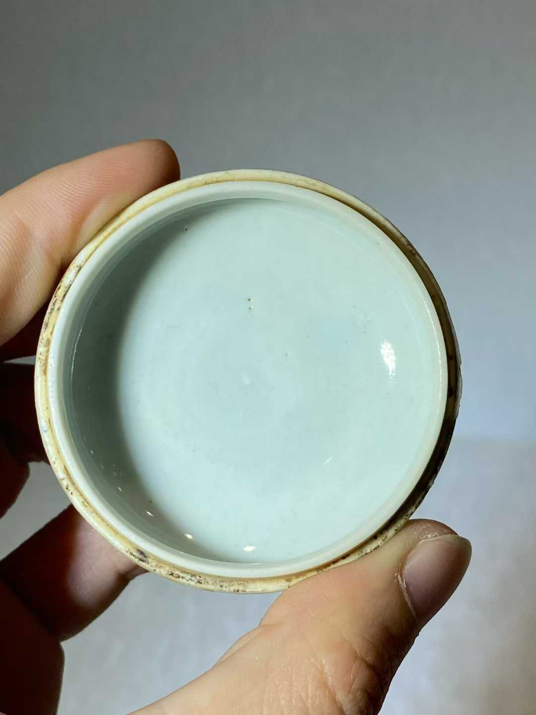 青花缠枝莲纹印泥盒 款：明月双清