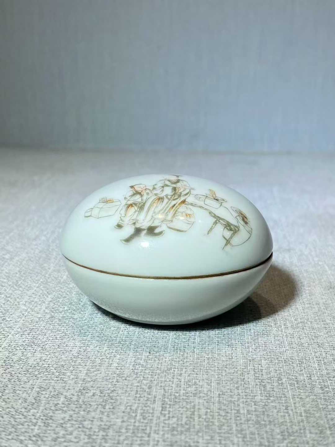 矾红墨彩高士图印泥盒