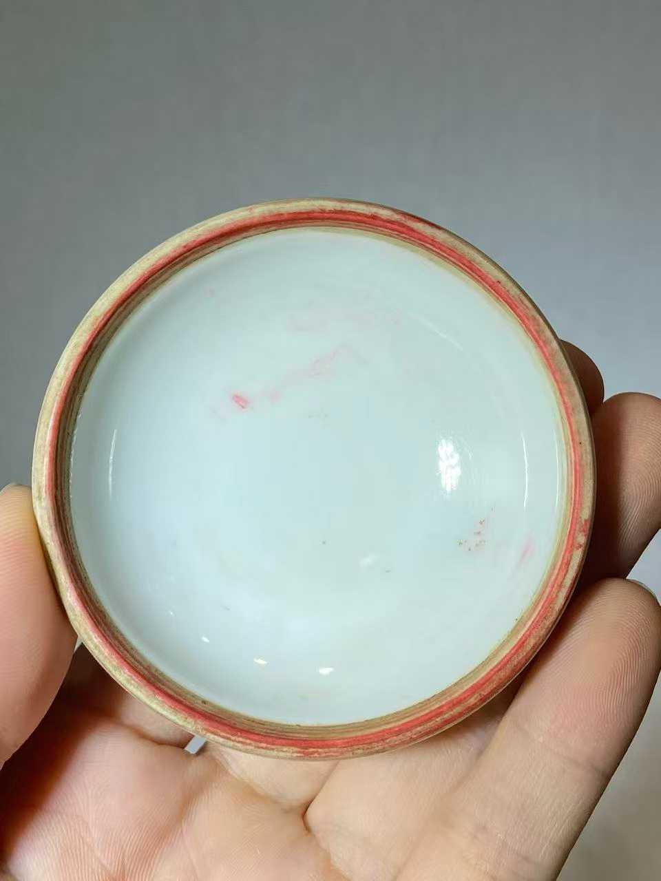 矾红墨彩高士图印泥盒