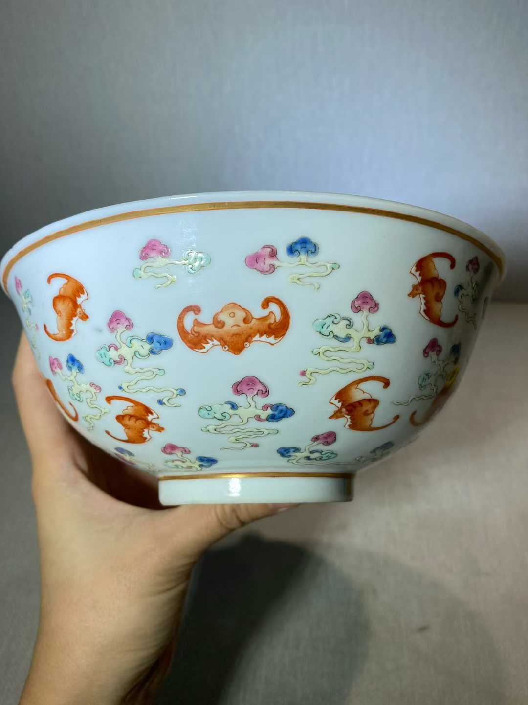 粉彩云蝠纹碗 款：大清宣统年制