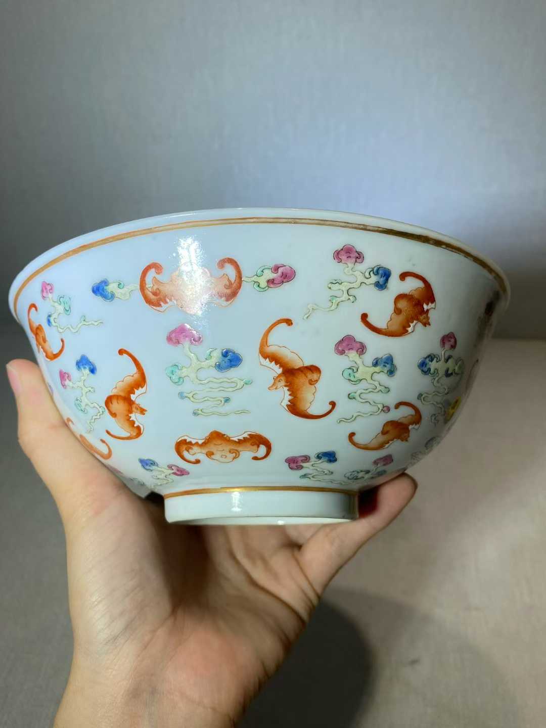 粉彩云蝠纹碗 款：大清宣统年制