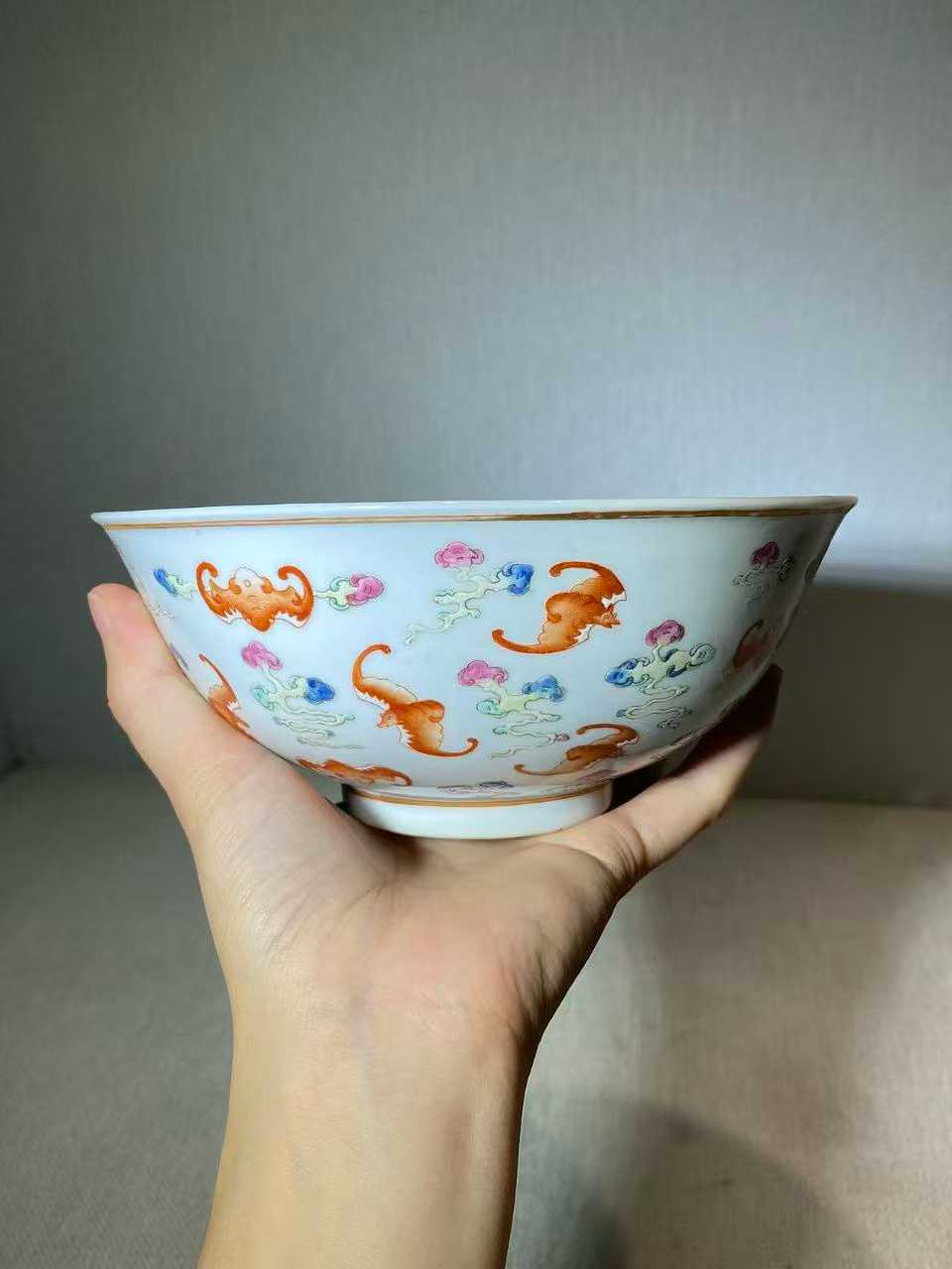 粉彩云蝠纹碗 款：大清宣统年制