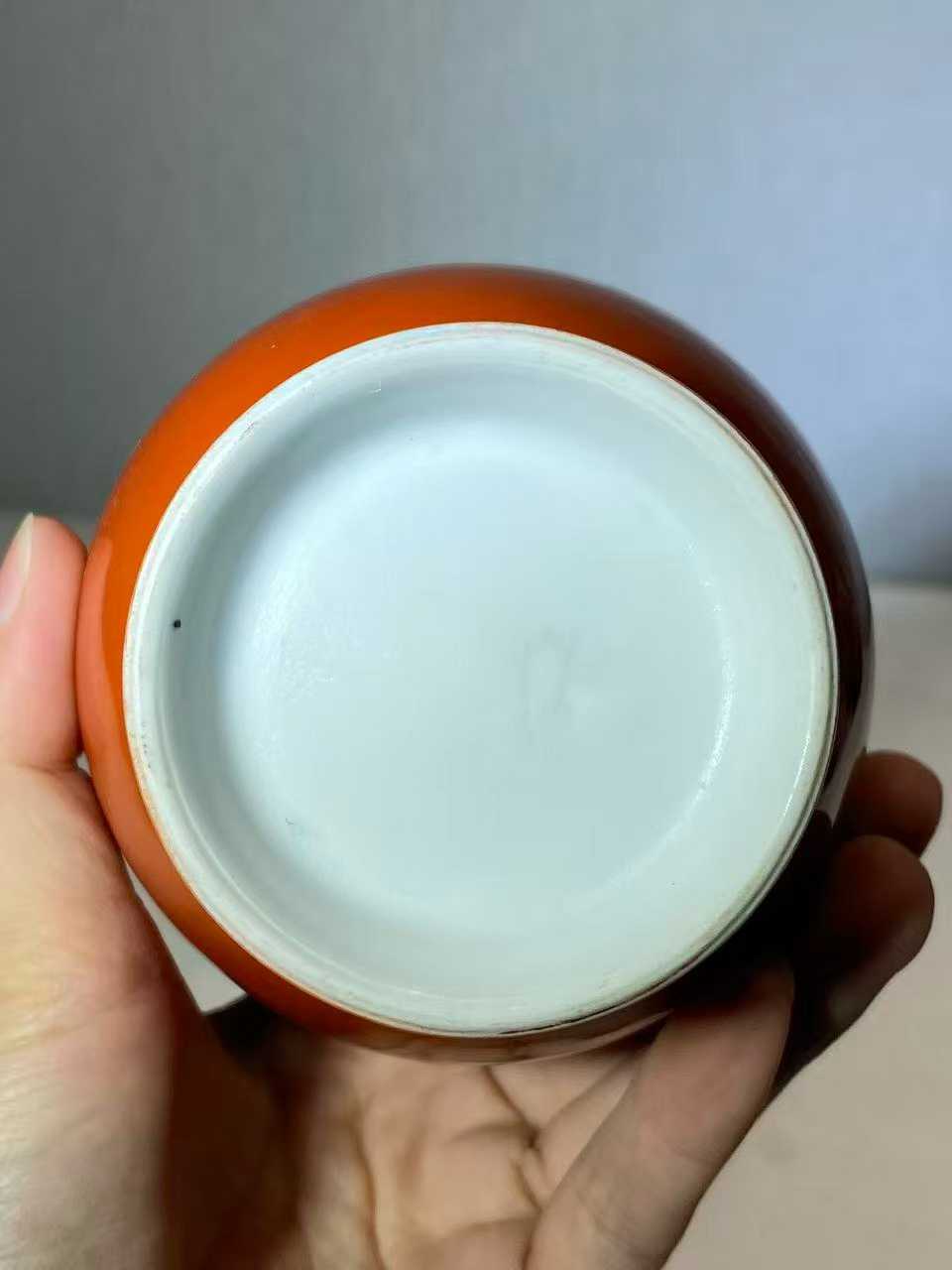珊瑚红釉双耳瓶