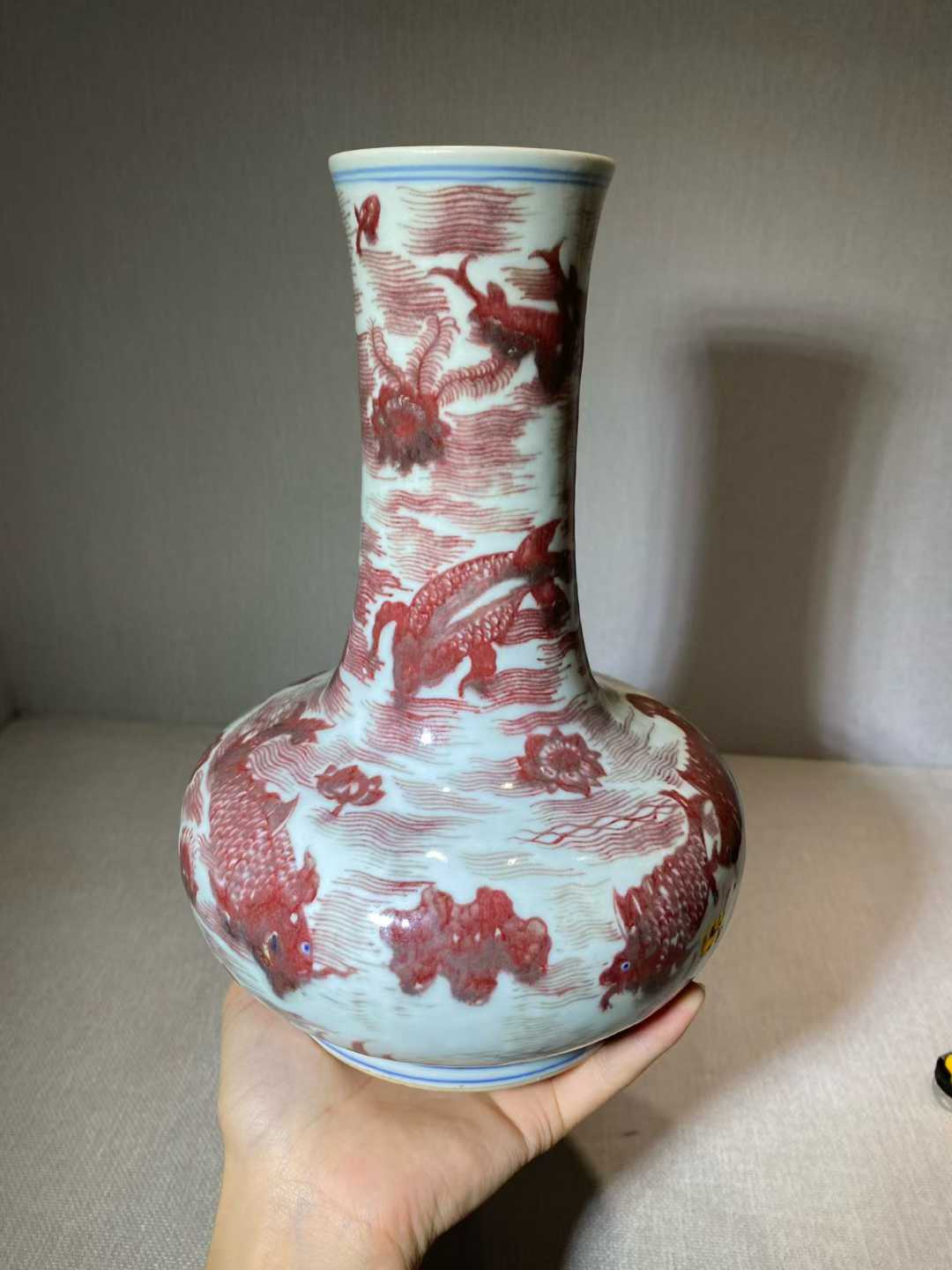 青花釉里红鱼藻纹荸荠瓶