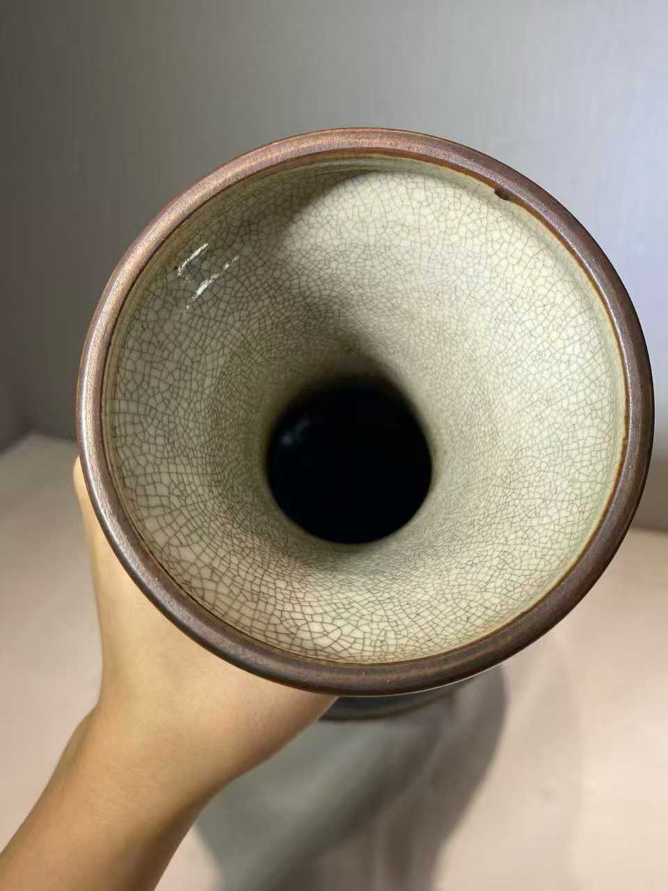 三色哥釉铁骨泥象耳瓶 款：嘉靖年制