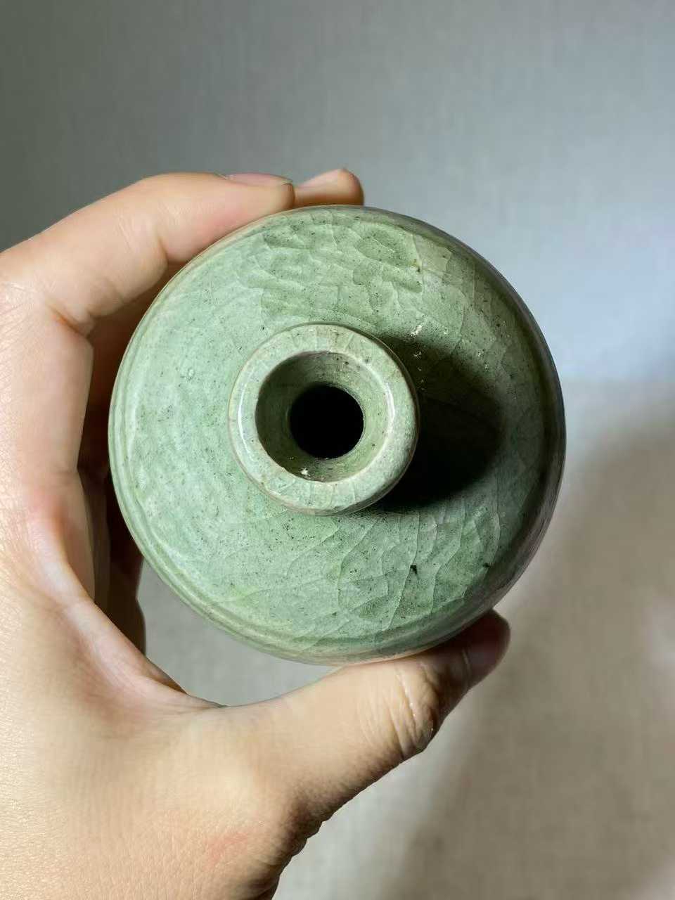 龙泉窑暗刻花卉喜字纹梅瓶