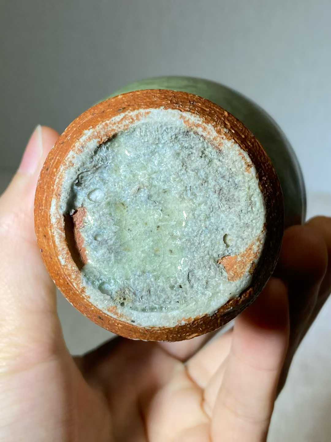 龙泉窑暗刻花卉喜字纹梅瓶