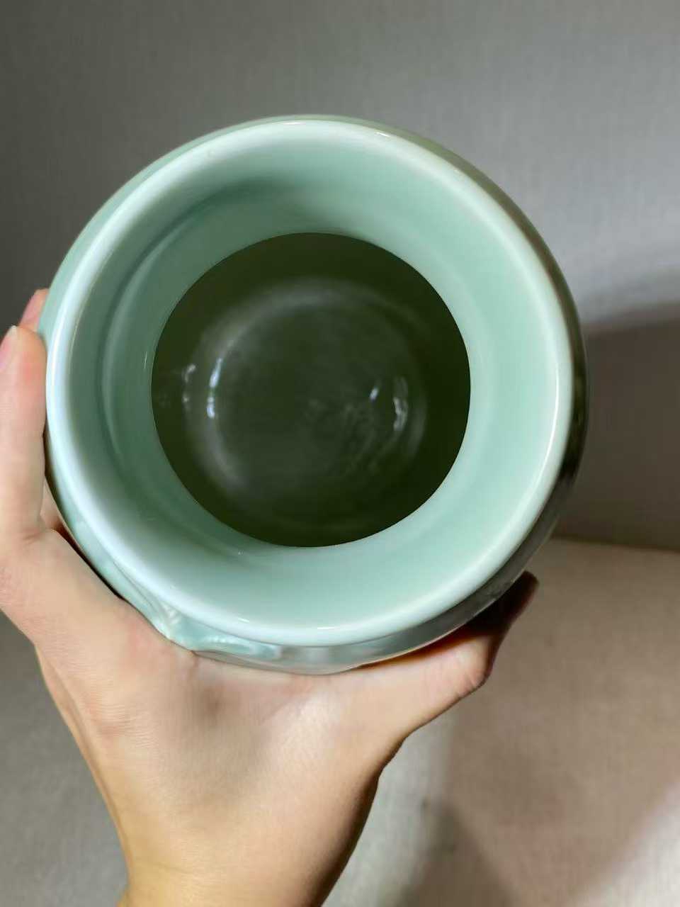 粉青釉包袱瓶 款：大清乾隆年制