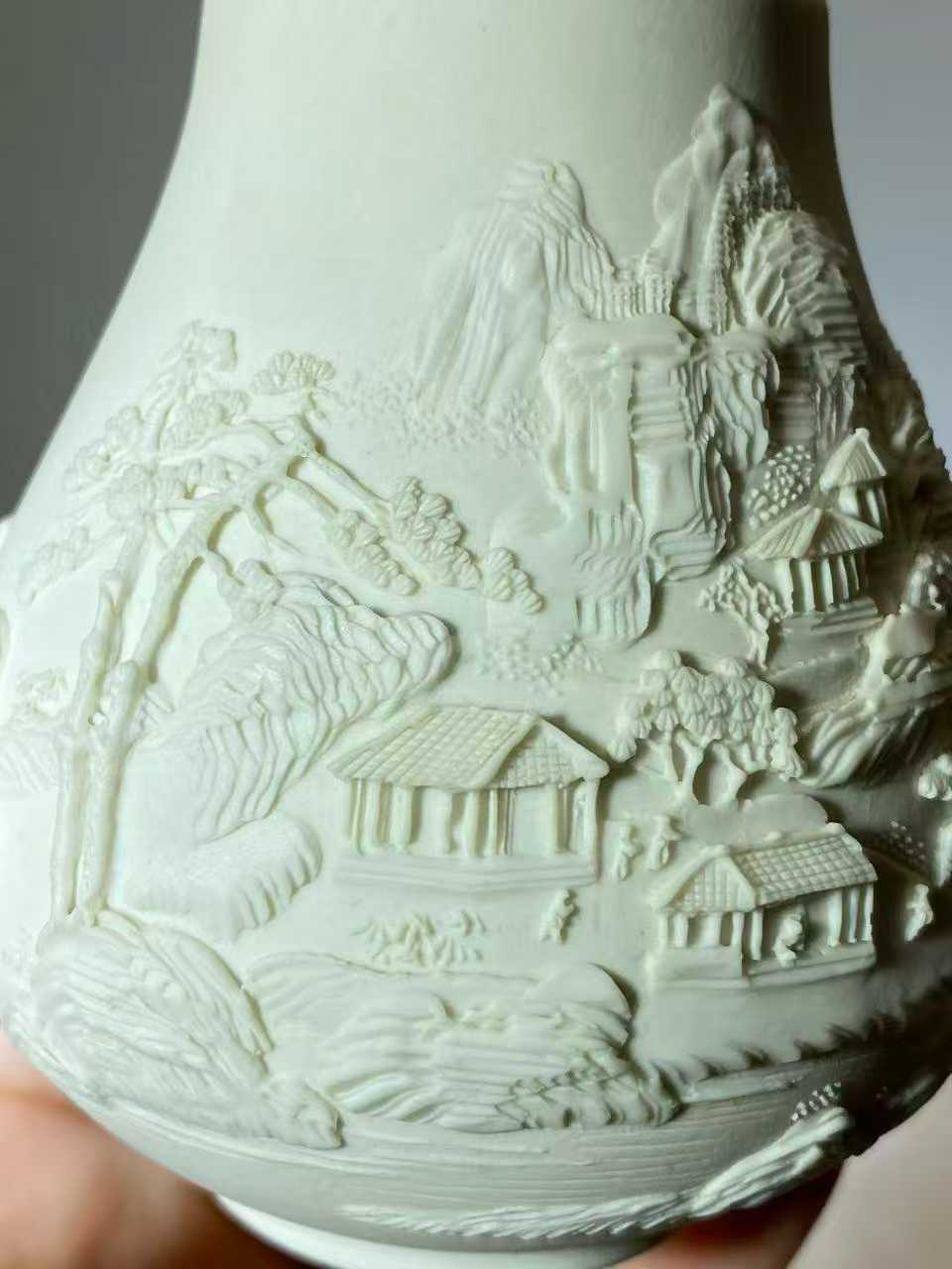 反瓷雕刻山水人物小尊 款:徐武顺治
