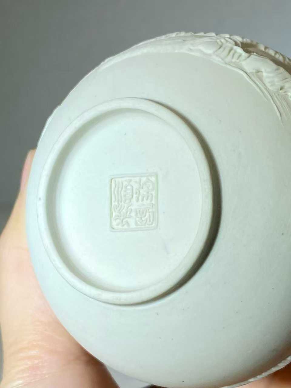 反瓷雕刻山水人物小尊 款:徐武顺治