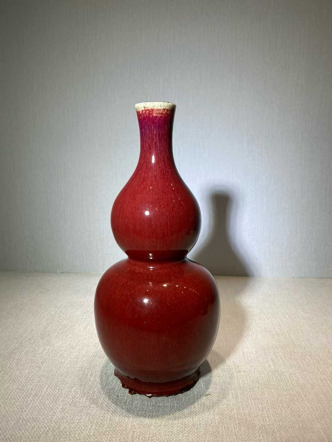均红釉葫芦瓶 款：乾隆年制