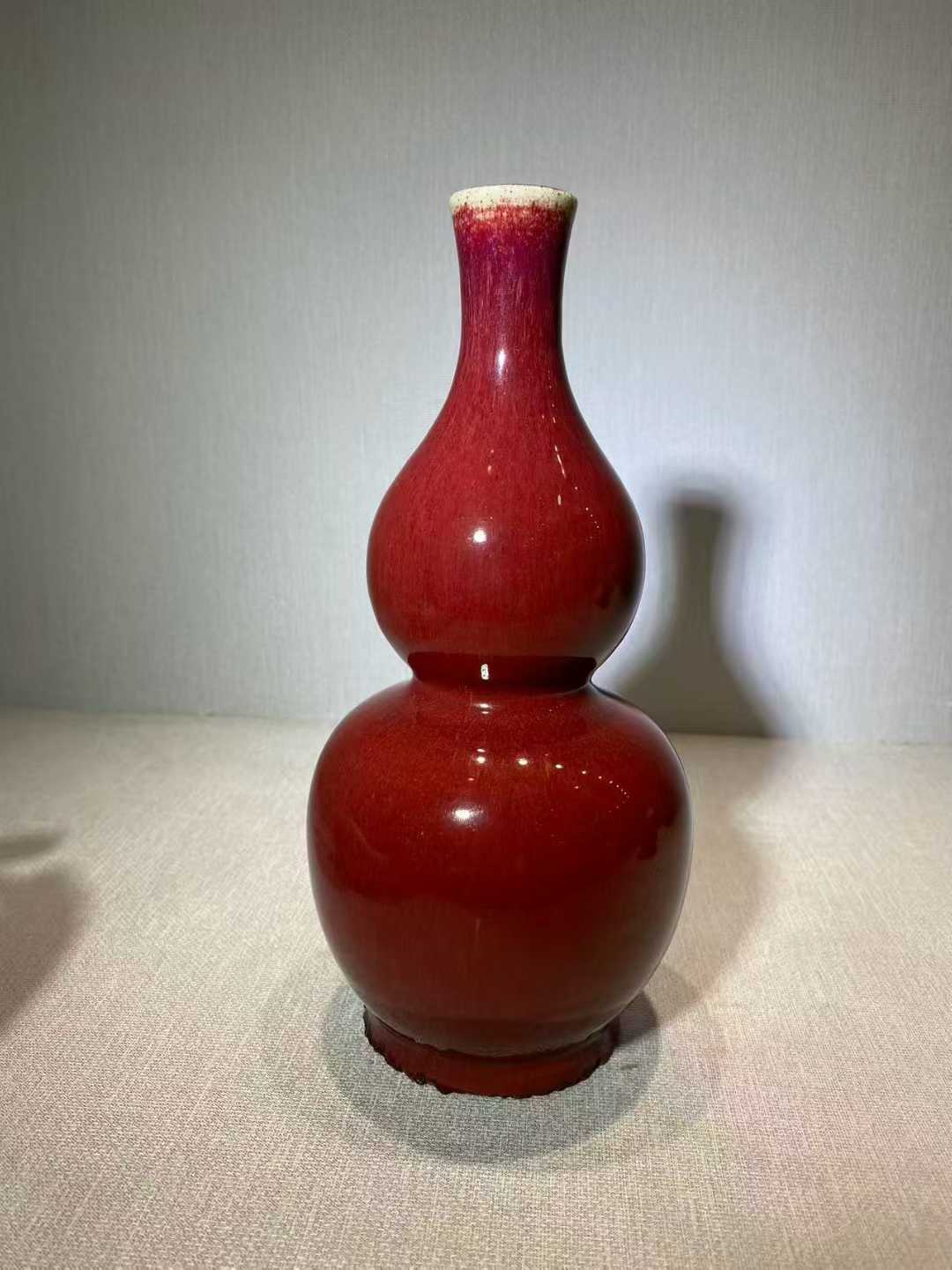 均红釉葫芦瓶 款：乾隆年制