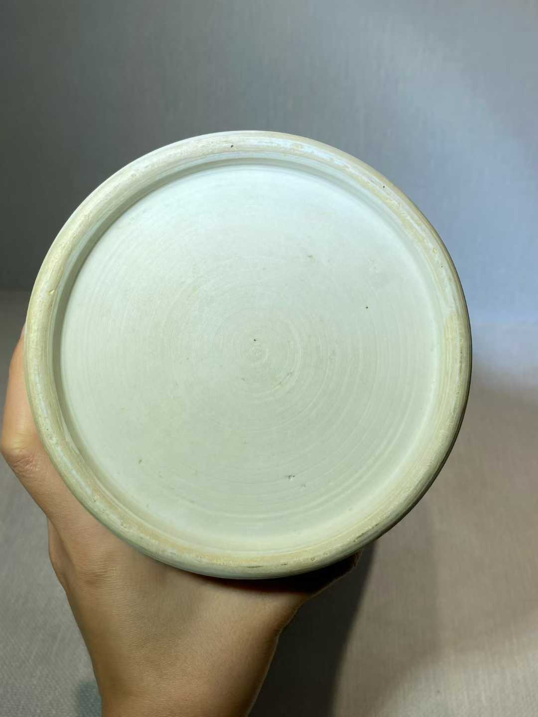青花缠枝莲纹大梅瓶