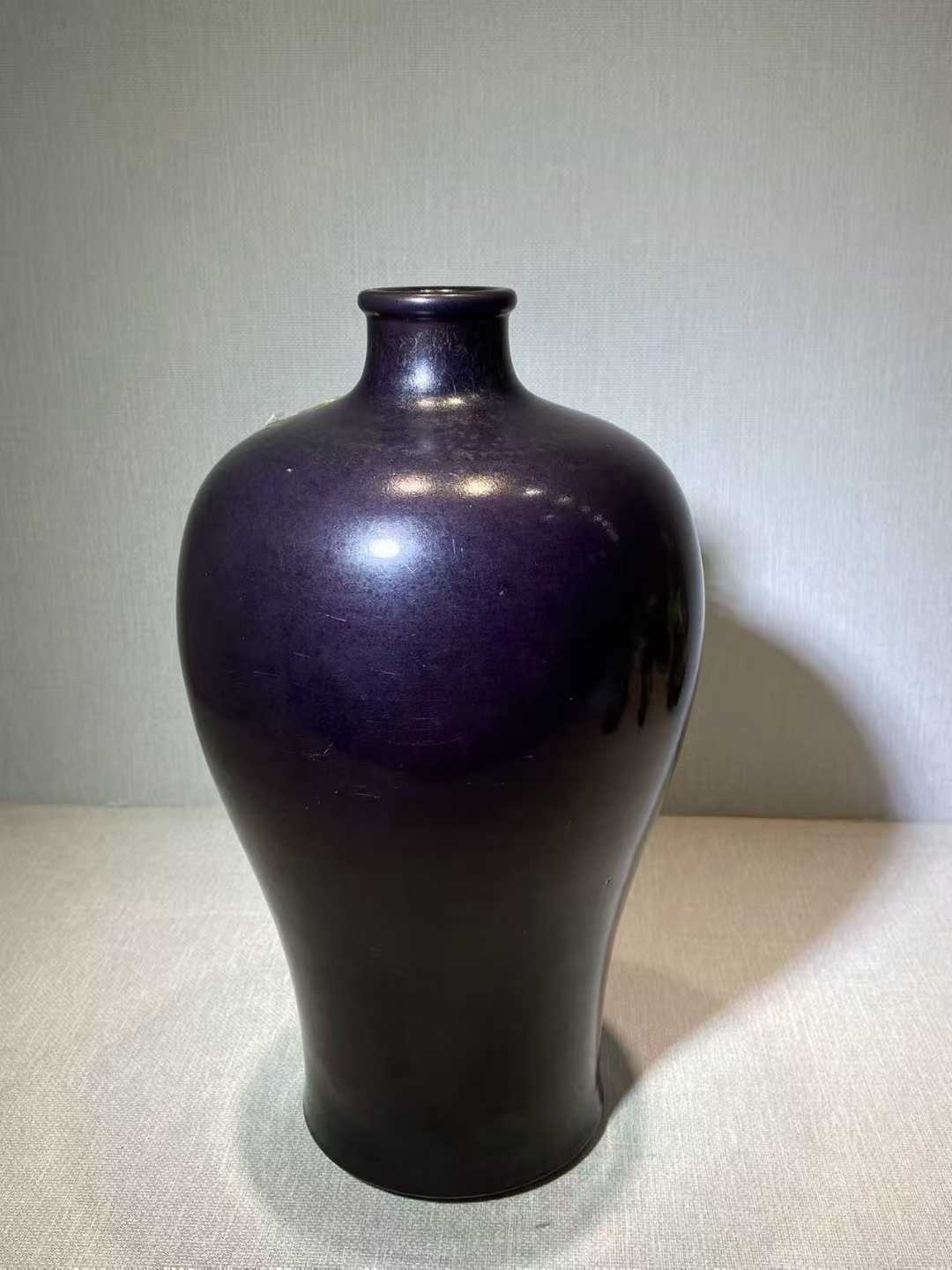 茄皮紫釉梅瓶