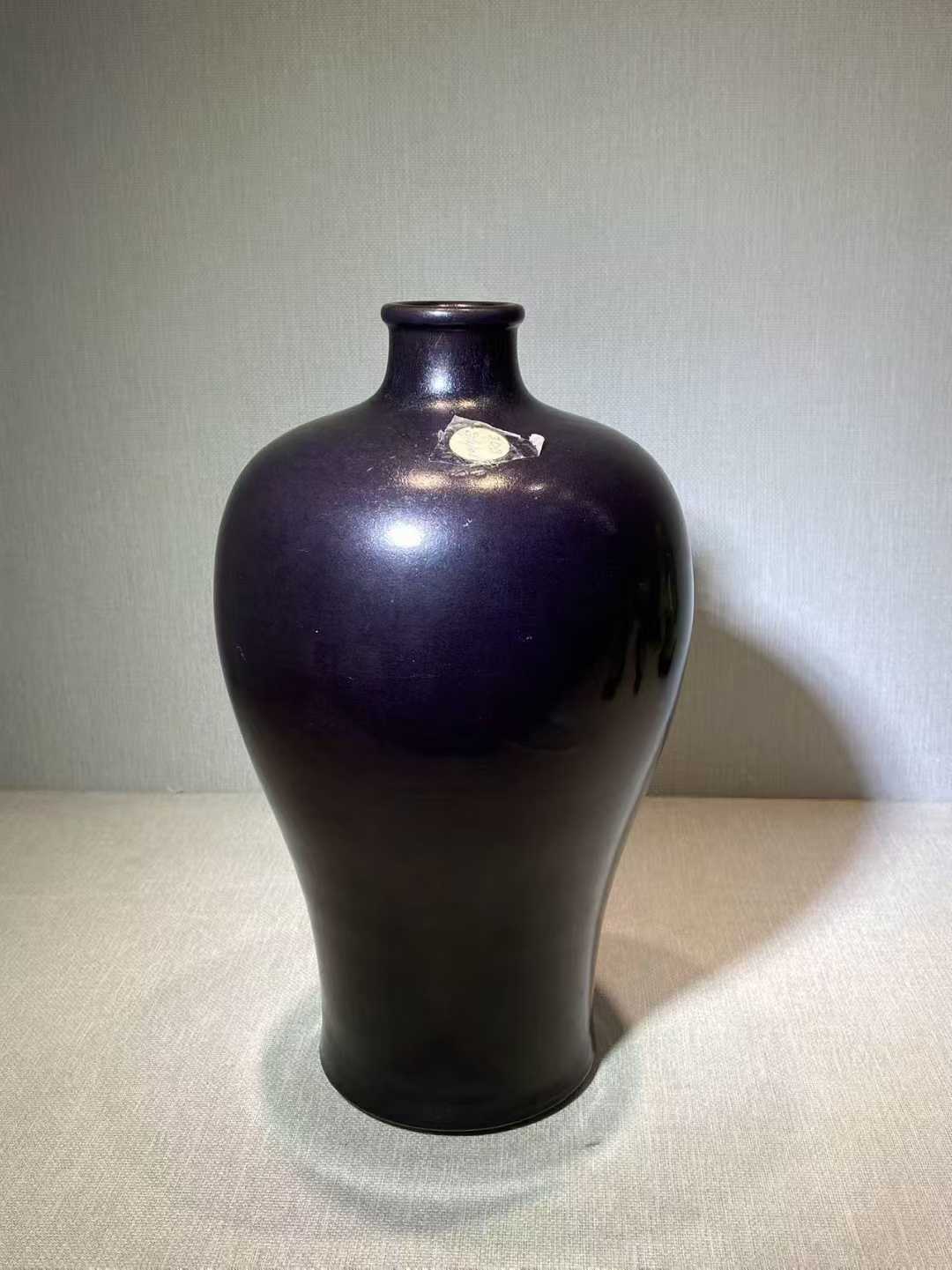 茄皮紫釉梅瓶