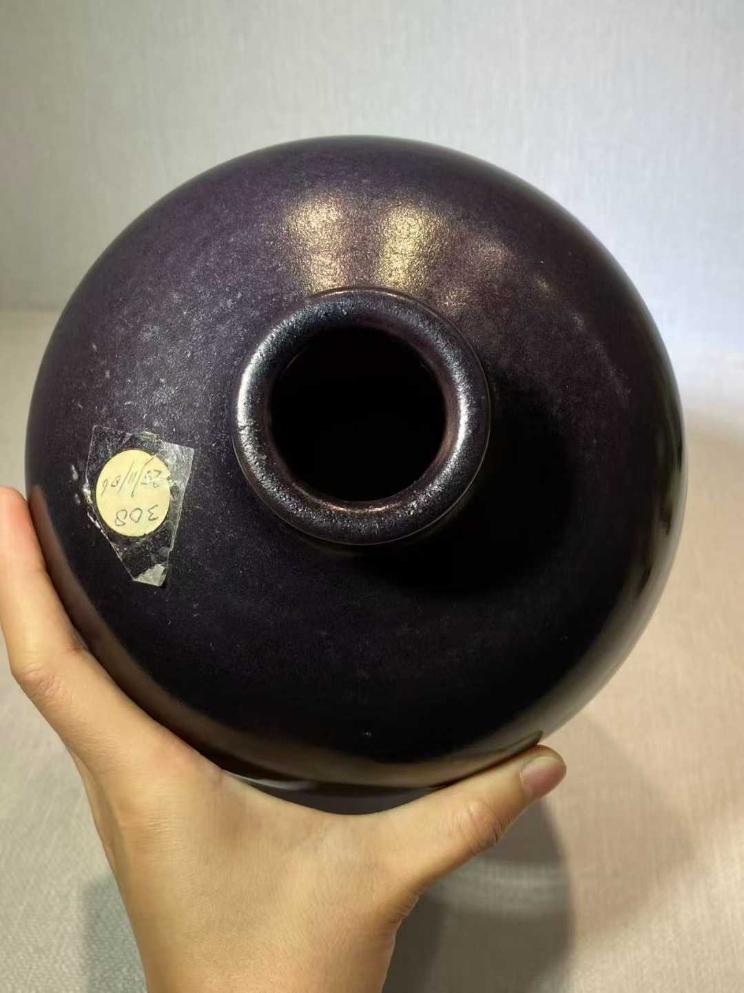 茄皮紫釉梅瓶