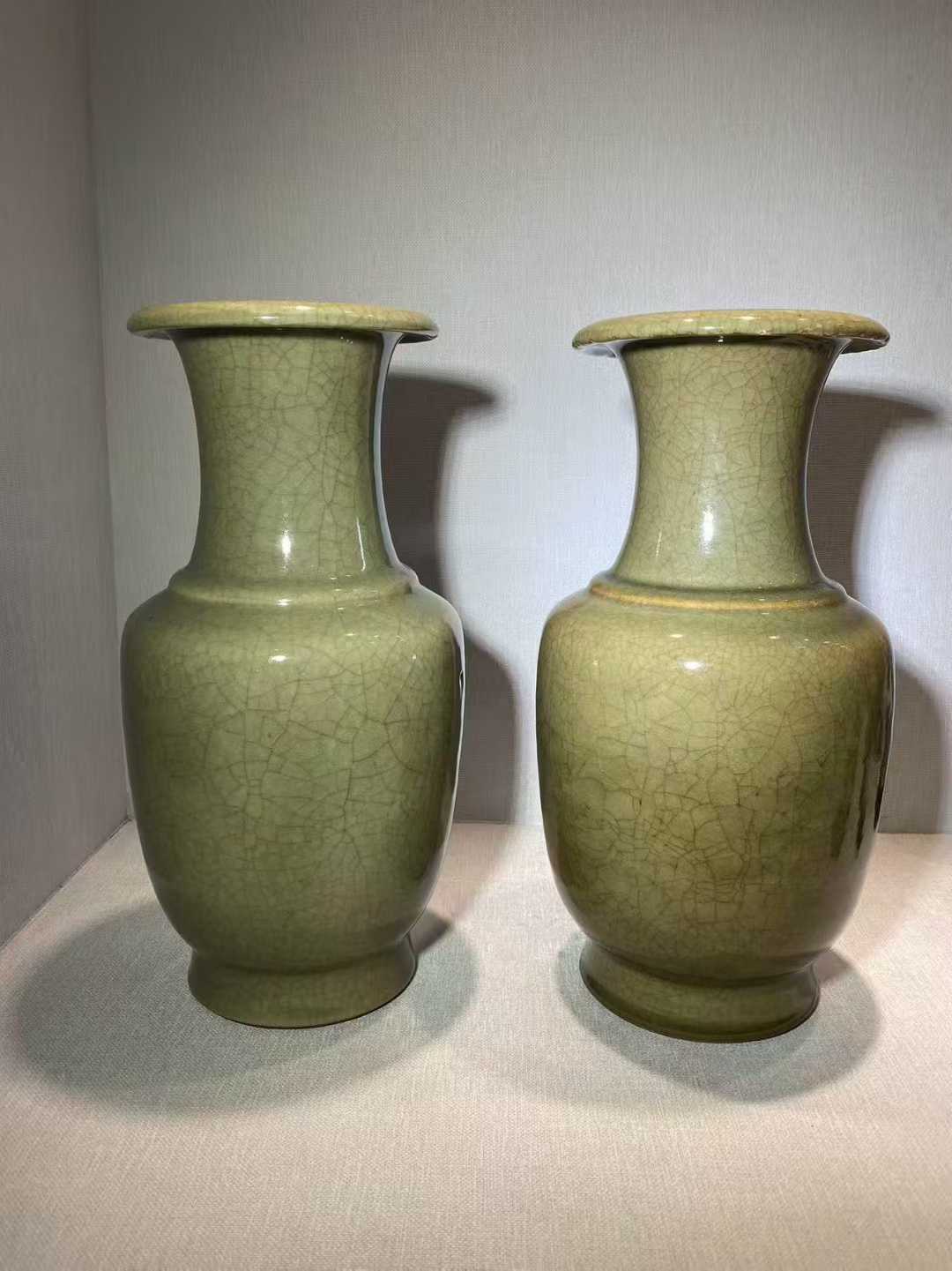 绿哥釉撇口尊一对