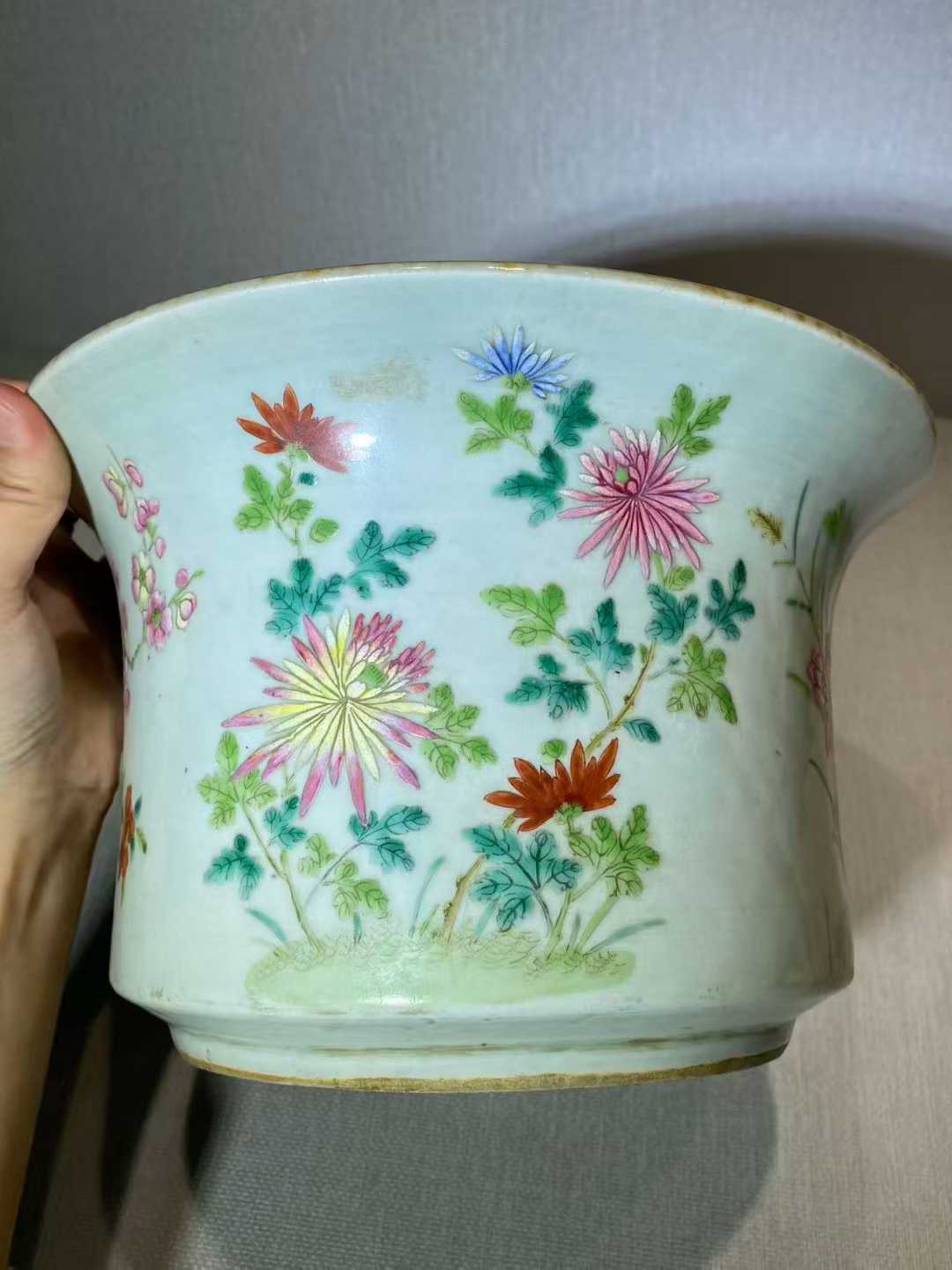 粉彩四季花纹花盆